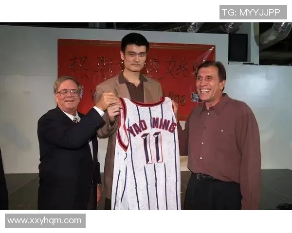 姚明的传奇之路：从篮球新星到全球超级巨星的辉煌历程