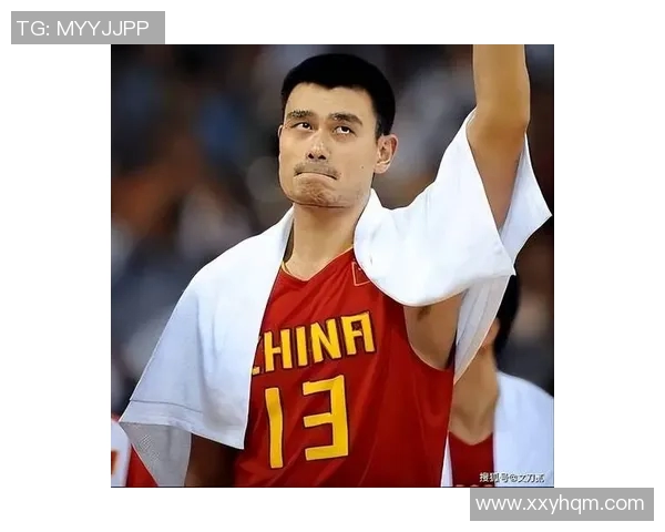 姚明在奥运赛场上的怒吼激励中国队奋勇拼搏的感人瞬间